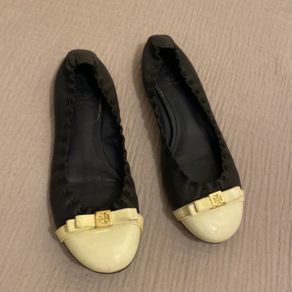 TORY BURCH Women's Black and Cream Flats. Size 7 1/2 - Picture 2 of 6